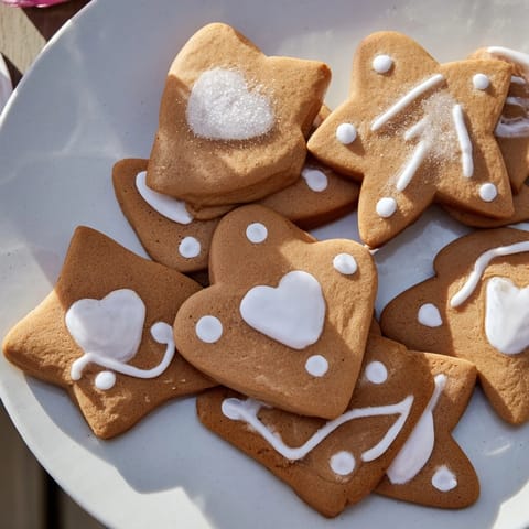 Herzen und Sterne Kekse
